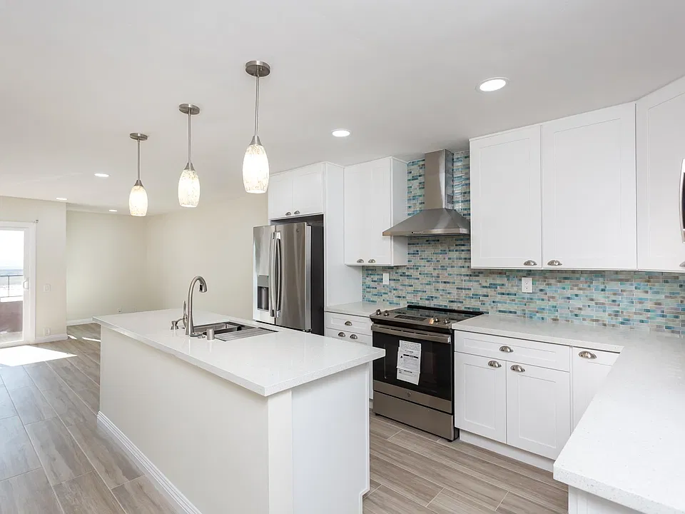 2222 Carmel Valley Rd #4