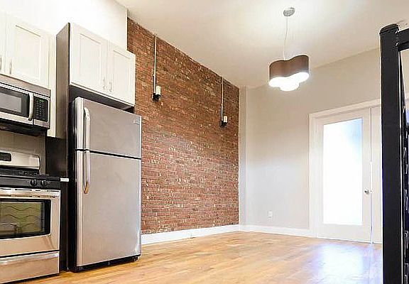 2nd image of 665 Evergreen Ave APT 1
