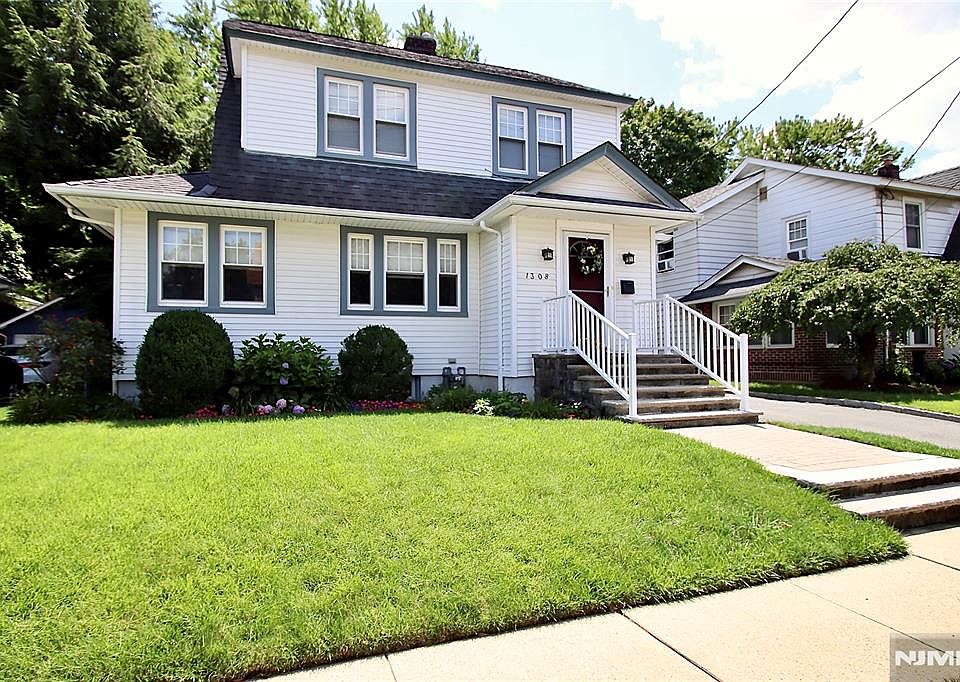 1st image of 13-08 Ellis Ave