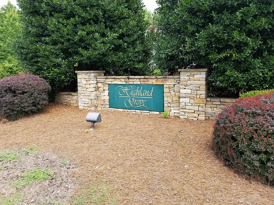 Located off of Pleasant Ridge Rd, Highland Grove is convenie
