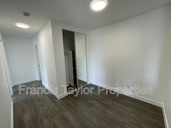 5th image of 1050 Rock Springs Rd Unit 212