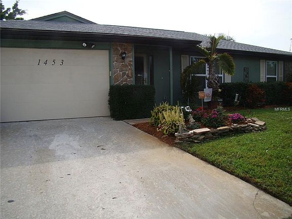 3rd image of 1453 Crest Dr