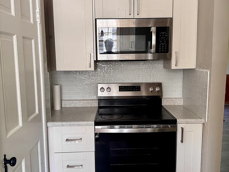 1305 Collegewood St — Photo 2
