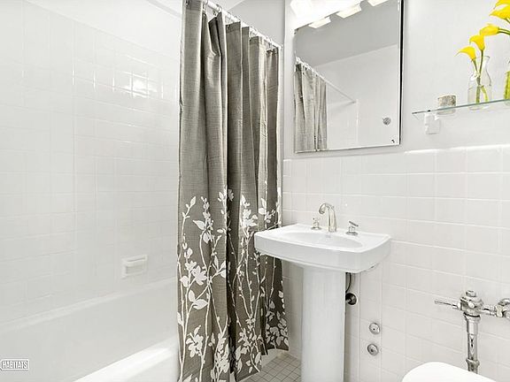 5th image of 333 W 57th St APT 5H