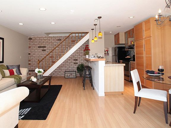 3rd image of 215 Gomes Ct APT 2