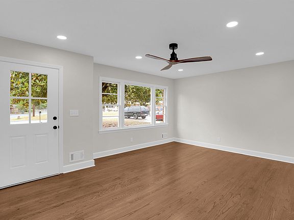 5th image of 1462 Dahlia Rd