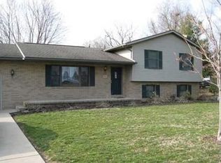 216 Freeman Memorial Dr, Hebron, OH