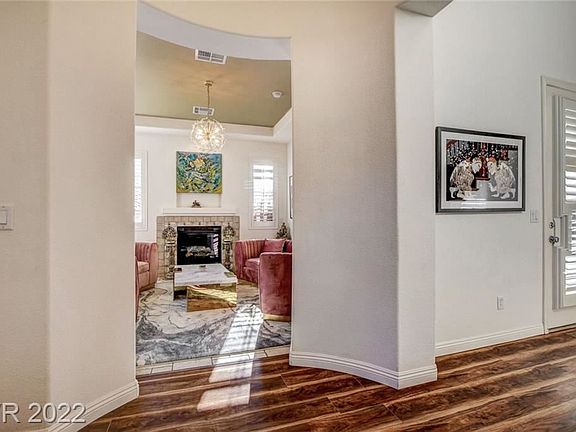 5th image of 869 Las Palomas Dr