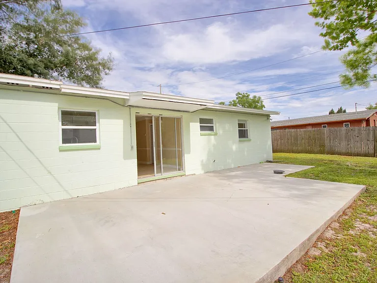 323 Elm Dr — Photo 13