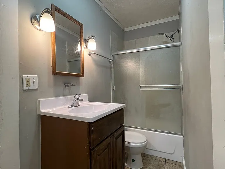 1522 W High St — Photo 9