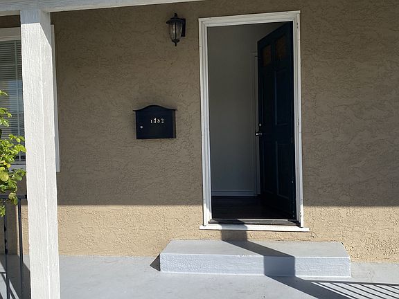 3rd image of 1782 Oriole Ave
