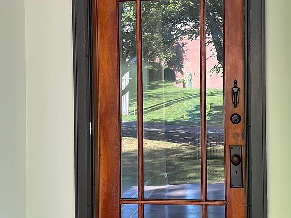 4th image of 221 Dorsey St