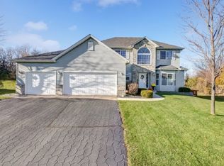 2513 Schneider Ct, Chaska, MN 55318