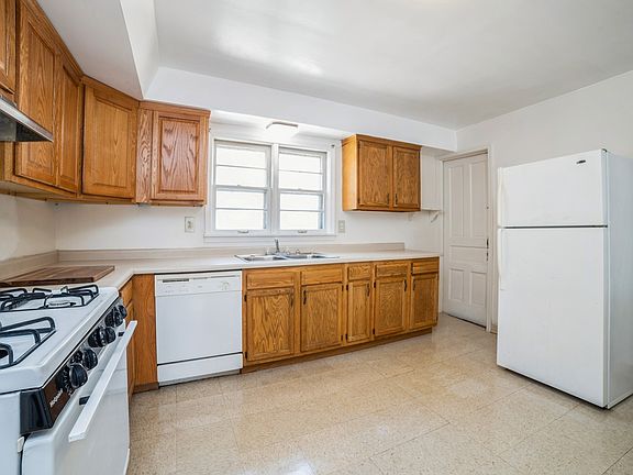 2nd image of 227 N Washington St