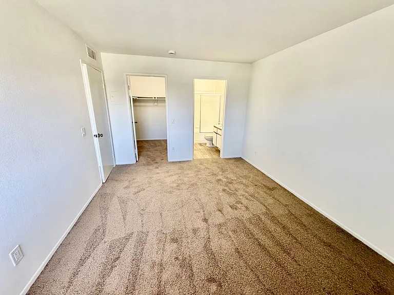 Lassen Apartments — Photo 20