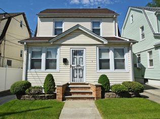 8822 212th St, Queens Village, NY 11427
