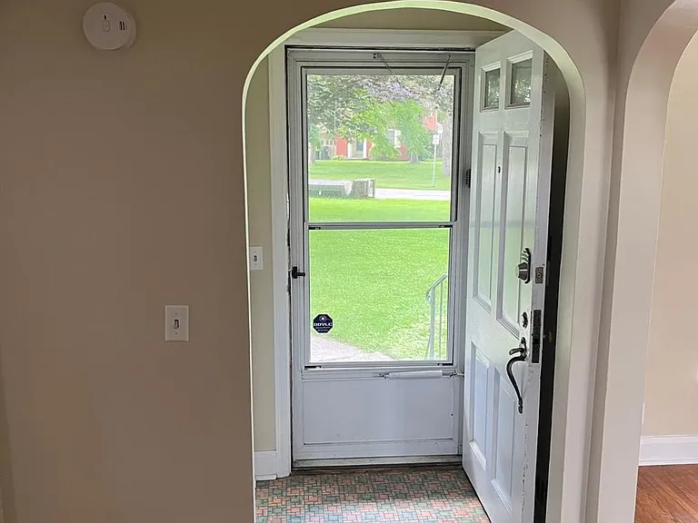 85 Continental Dr — Photo 8