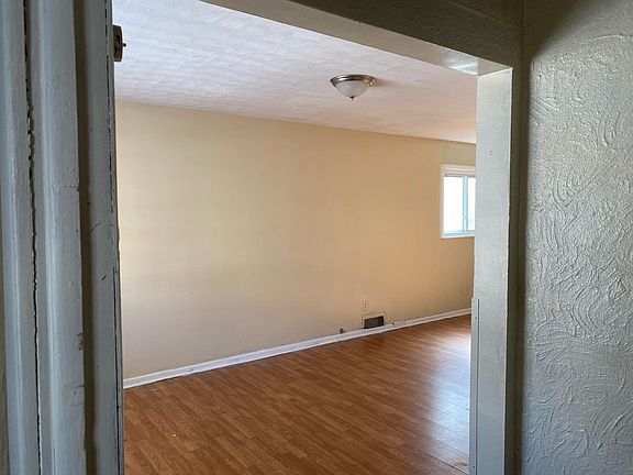 2nd image of 16 Baxter St Floor 1