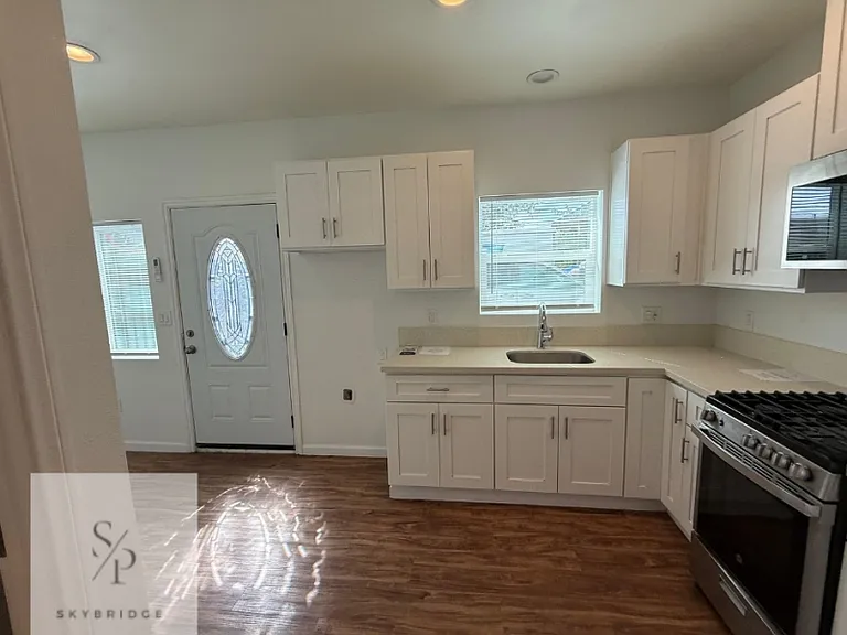 9718 Paramount Blvd #A — Photo 4