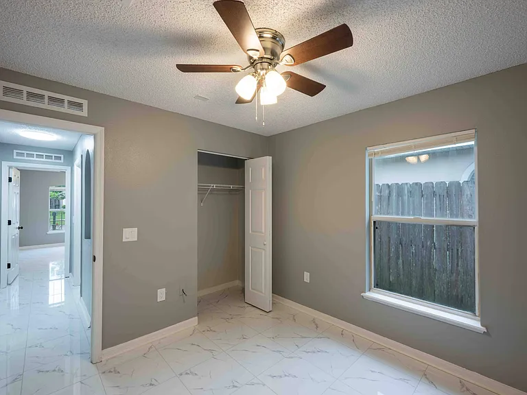6920 Playpark Trl — Photo 35