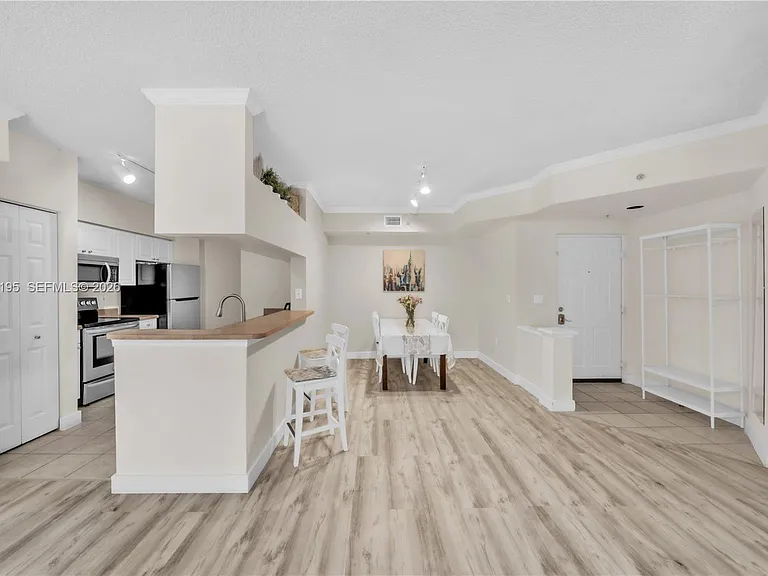 17145 N Bay Rd #4304 — Photo 4