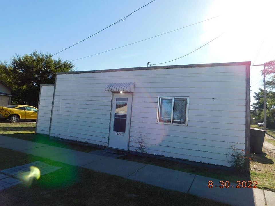 1st image of 1220 1/2 W 9th St