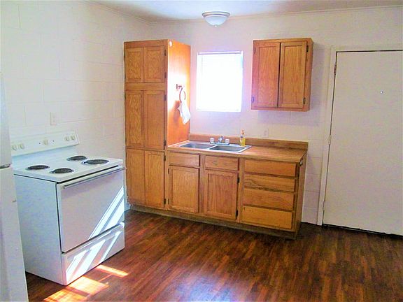 3rd image of 1026 Holly Oak St