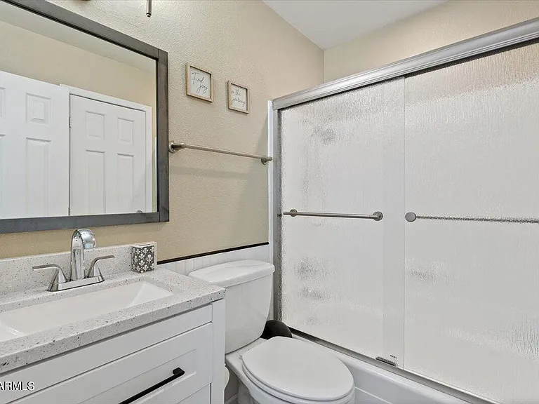 1014 W Angela Dr — Photo 11