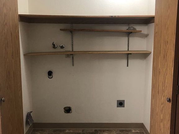 4th image of 330 NE C St APT D