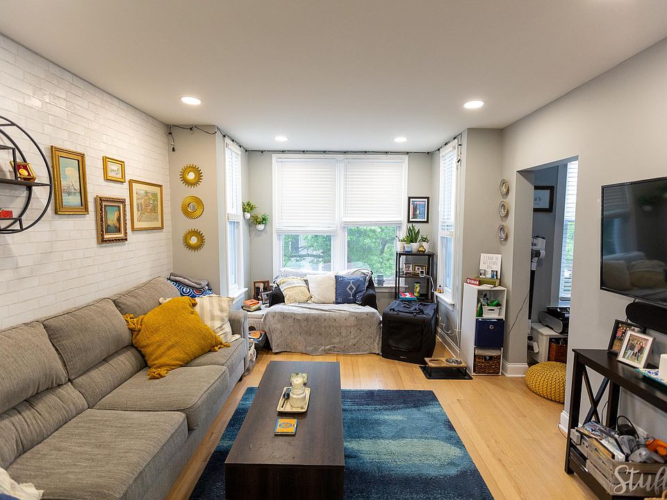 1st image of 2043 W Moffat St #2