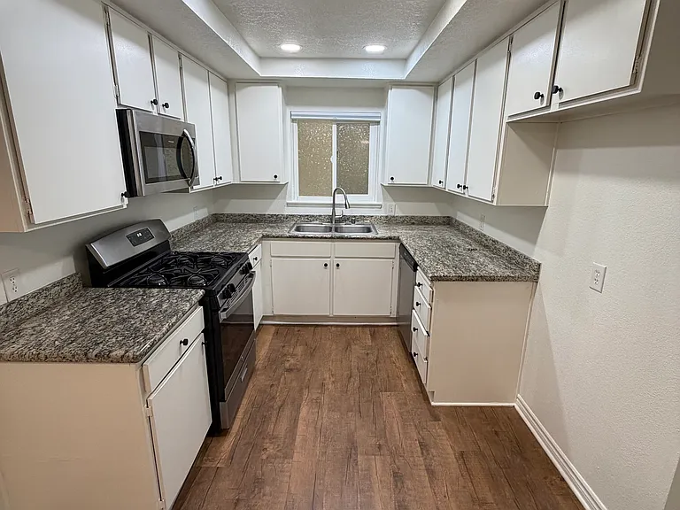 Rancho Vista Apartments — Photo 4