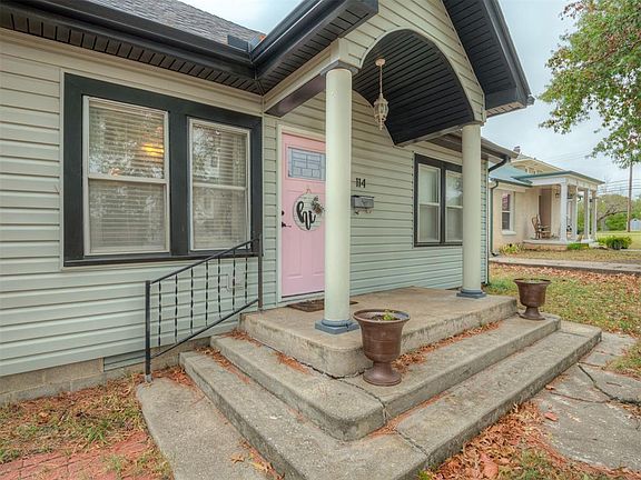 2nd image of 114 W Georgia St