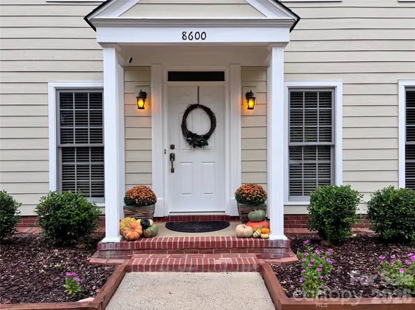 8600 Beeswood Dr, Charlotte, NC 28277