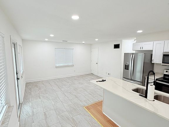 4th image of 15213 Windtree Dr #C