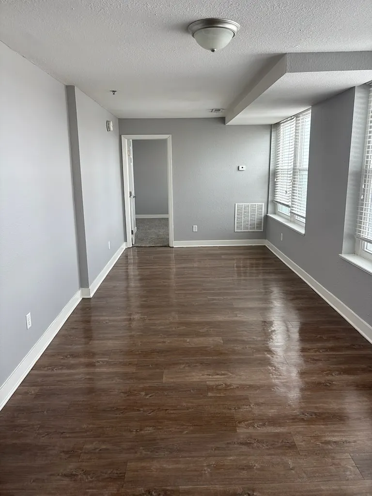 Anderson Tower Apartments — Photo 4