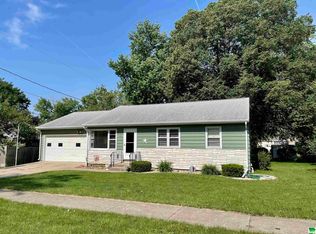 6 N Windsor Cir, Storm Lake, IA 50588