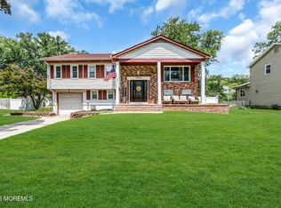 15 Windsor Rd, Howell, NJ 07731