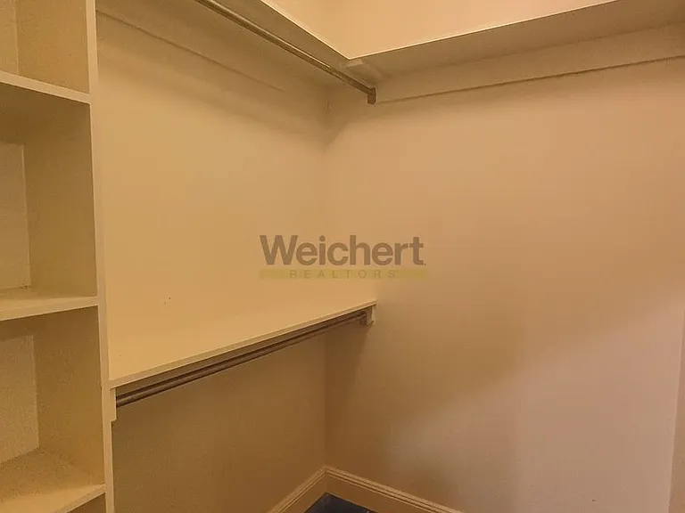 1112 Gregory Ct — Photo 16