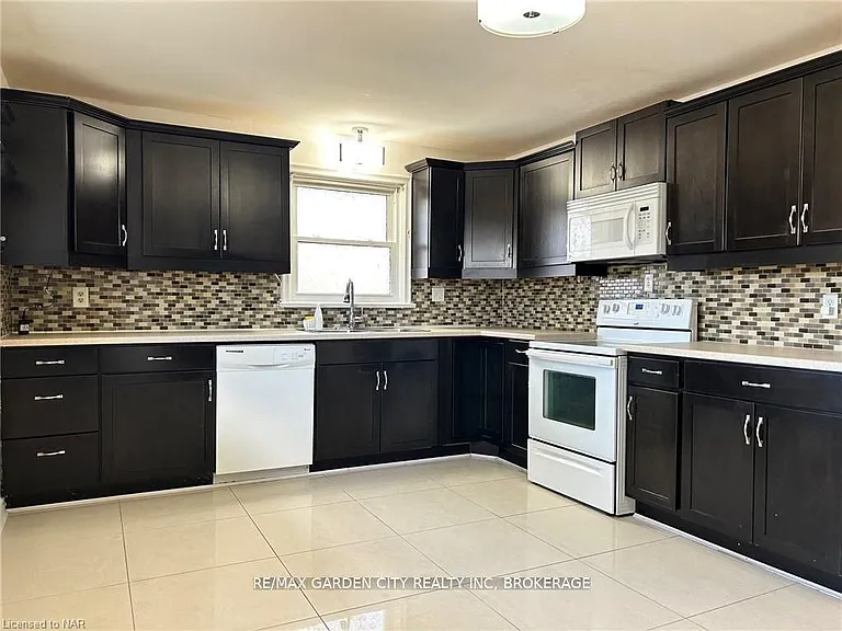 834 David St #UPPER — Photo 9