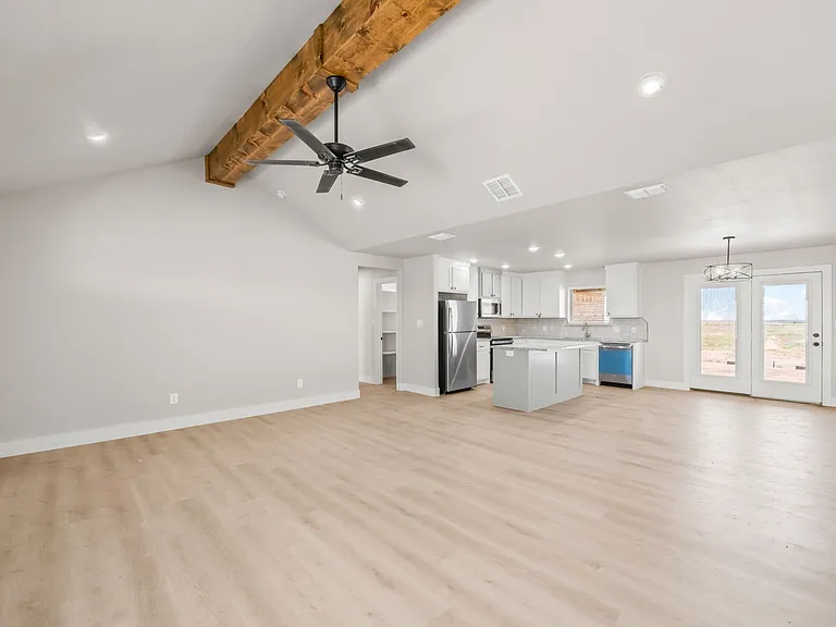 10613 East Cres #7400 — Photo 2