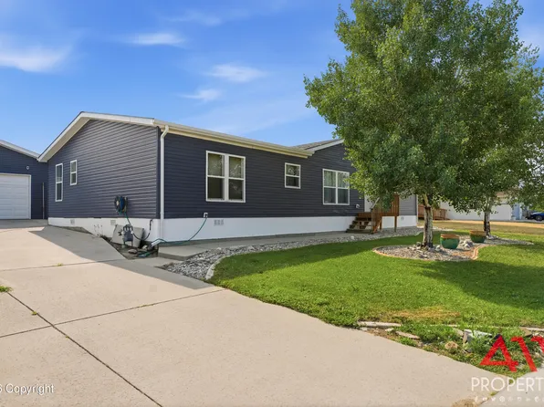 1100 Larkspur Ln, Gillette, WY 82716