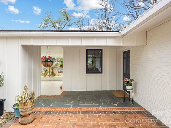 3rd image of 301 Whitestone Rd