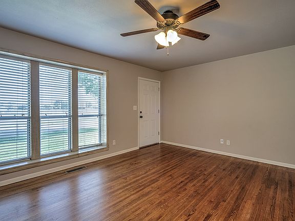 5th image of 1422 E Perkins Ave