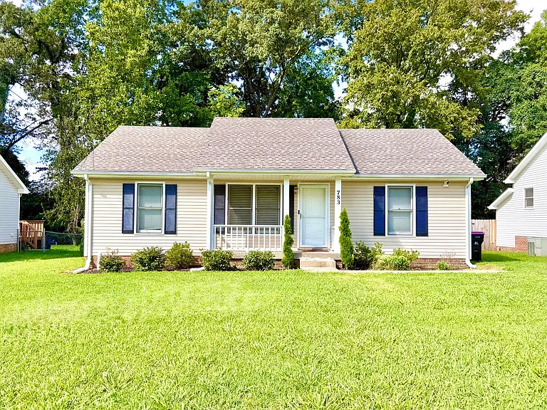 783 Princeton Cir — Photo 1