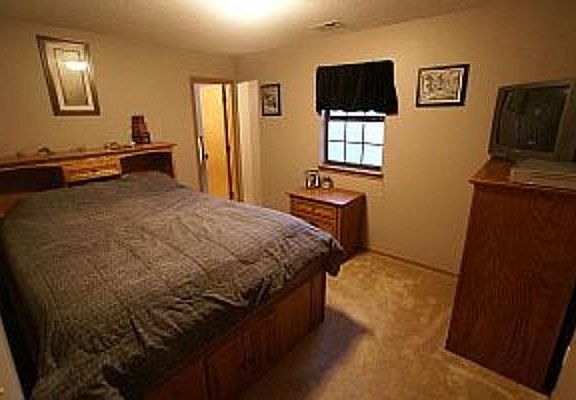 4th image of 461 NE Park Ln