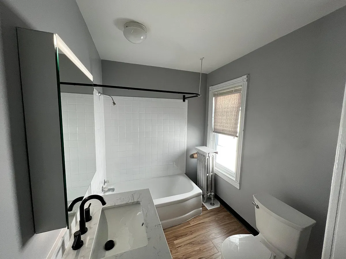 Building Photo - 328 W Penn Ave #2