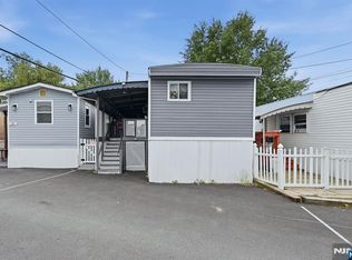 15 Austin St, Moonachie, NJ 07074