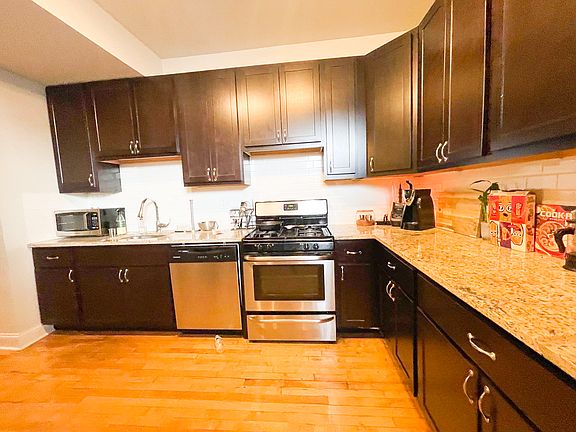 5th image of 942 N Washtenaw Ave #3F