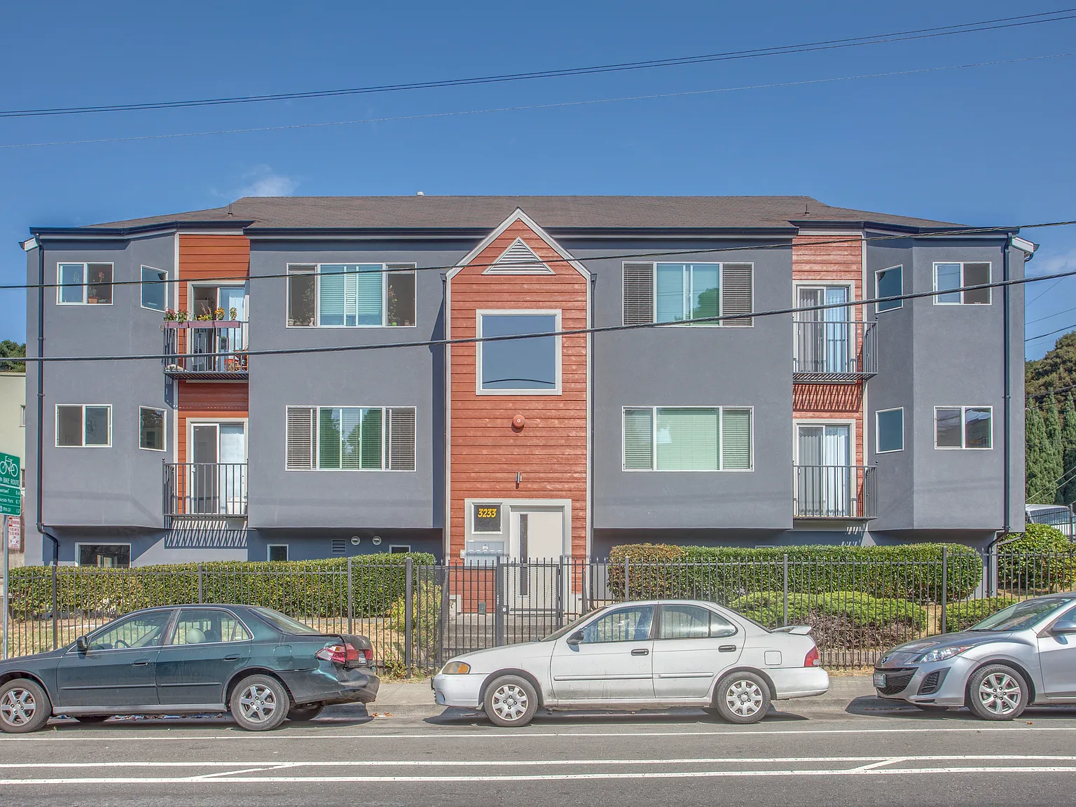 3 bed, 2.0 bath, 950 sqft, $3,450 — Photo 1