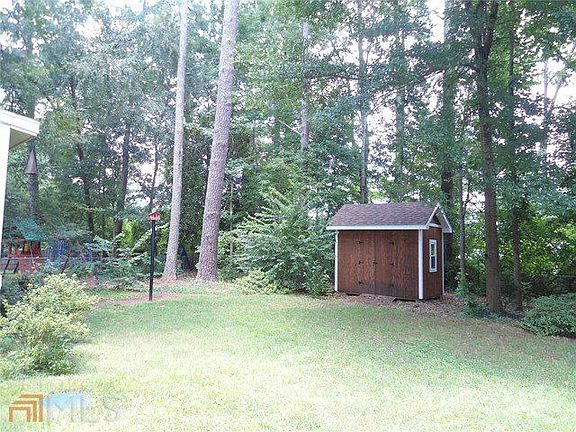 3rd image of 3885 Thornhill Dr